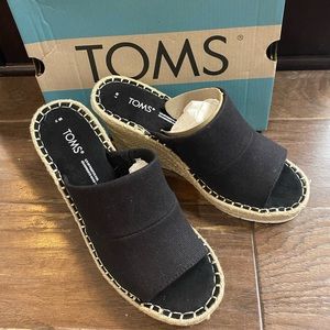 Brand new never worn Tom’s Monica Mule Wedge Size 7M